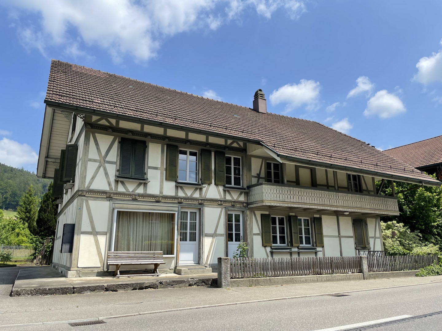 Dreifamilienhaus in Kleindietwil mit Baulandreserve